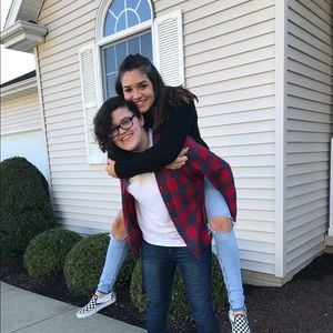 Meet your Posher, Hallaha